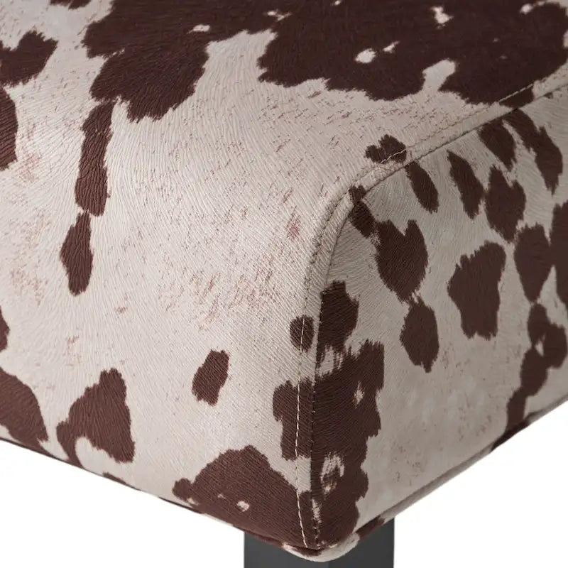 Chaise d'appoint contemporaine sans accoudoirs imprimé vache, avec pieds coniques en métal noir mat