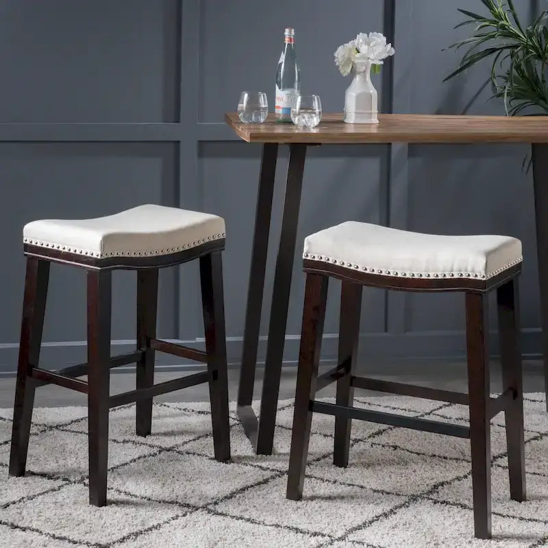 Tabouret de bar contemporain rembourré en forme de selle avec garniture cloutée, pieds marron foncé