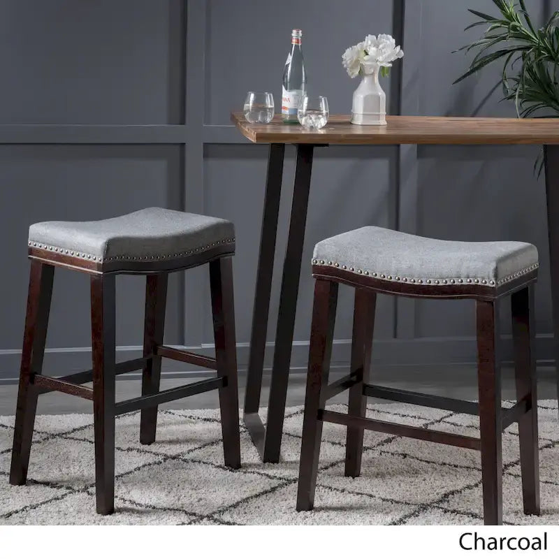 Tabouret de bar contemporain rembourré en forme de selle avec garniture cloutée, pieds marron foncé