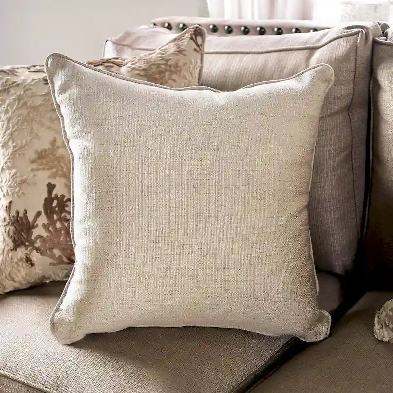 Causeuse rembourrée en chenille beige de style transitoire avec garniture cloutée et coussins décoratifs dorés