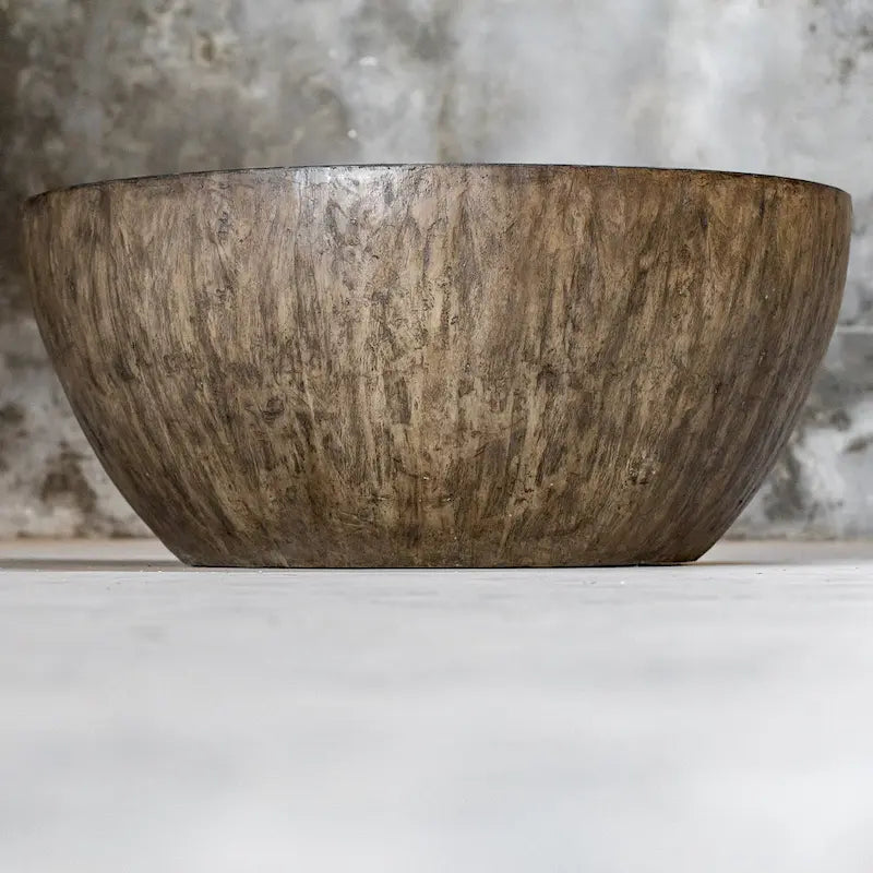 Table basse ronde en placage de noyer finition vieillie