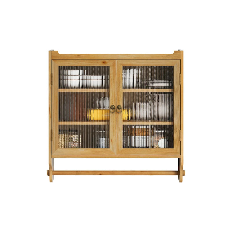 Armoire murale en bois massif avec portes en verre cannelé et patères.