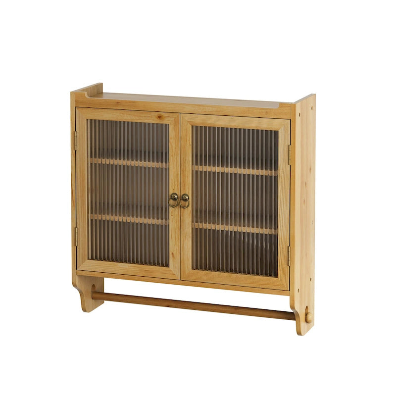 Armoire murale en bois massif avec portes en verre cannelé et patères.