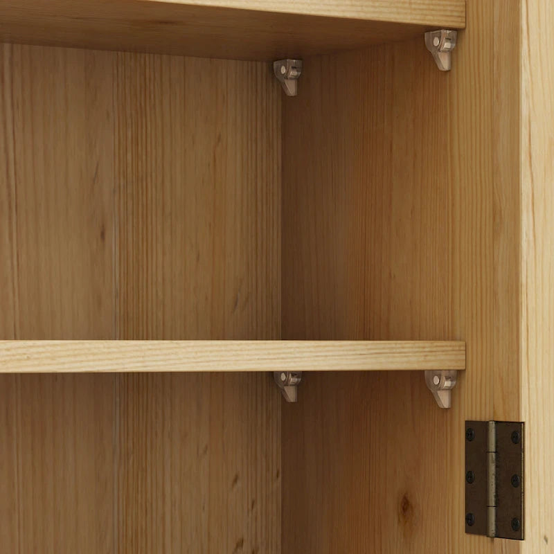 Armoire murale en bois massif avec portes en verre cannelé et patères.