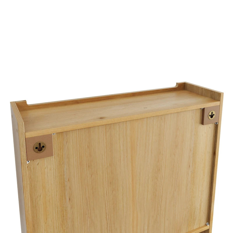 Armoire murale en bois massif avec portes en verre cannelé et patères.