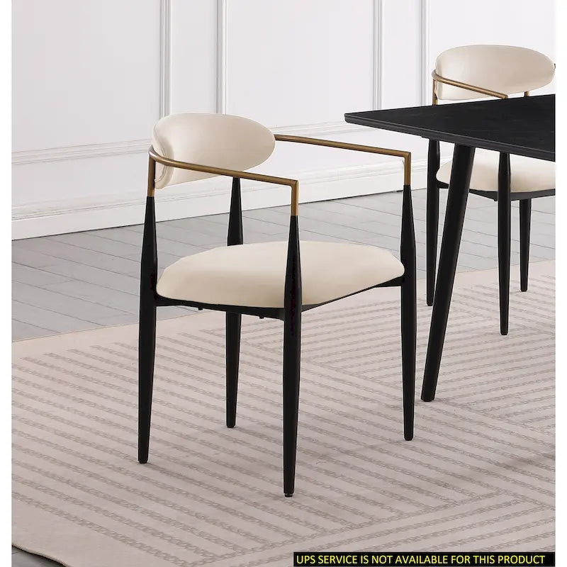 Chaise de salle à manger contemporaine rembourrée avec accoudoirs et structure en métal noir et or