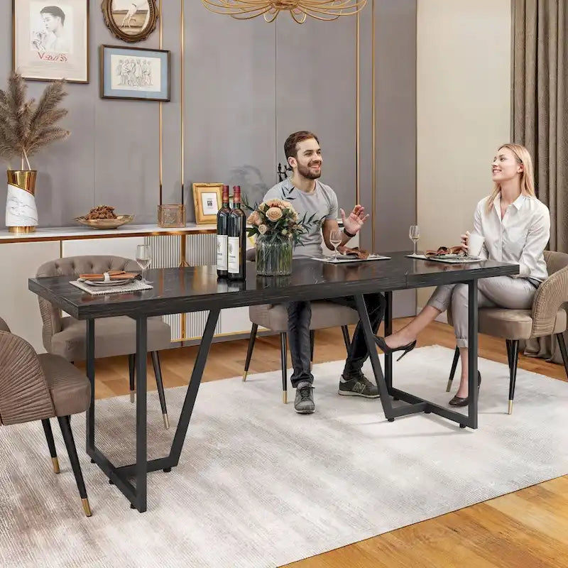 Grande table de salle à manger rectangulaire en faux marbre avec pieds en métal doré, blanc